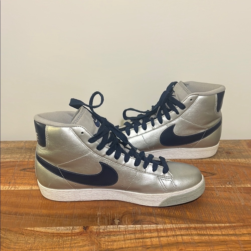 Nike Kids Silver and Black Sneakers